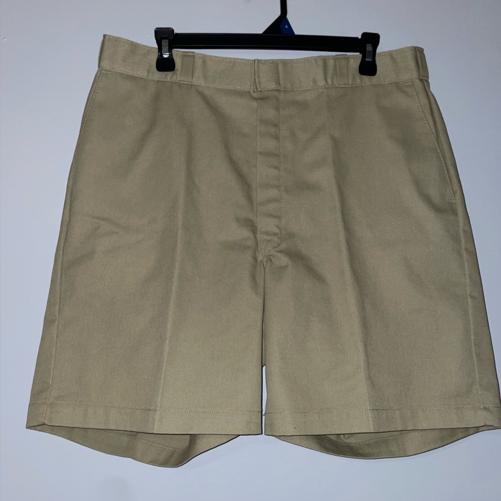 📔Dickies Tan Flat Front Shorts for Smart Casual Wear
